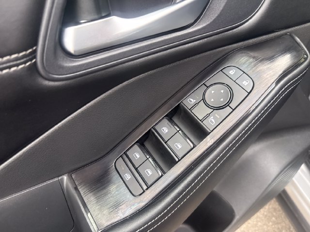 Used 2025 Nissan Rogue SV w/ SV Premium Package FWD image 11