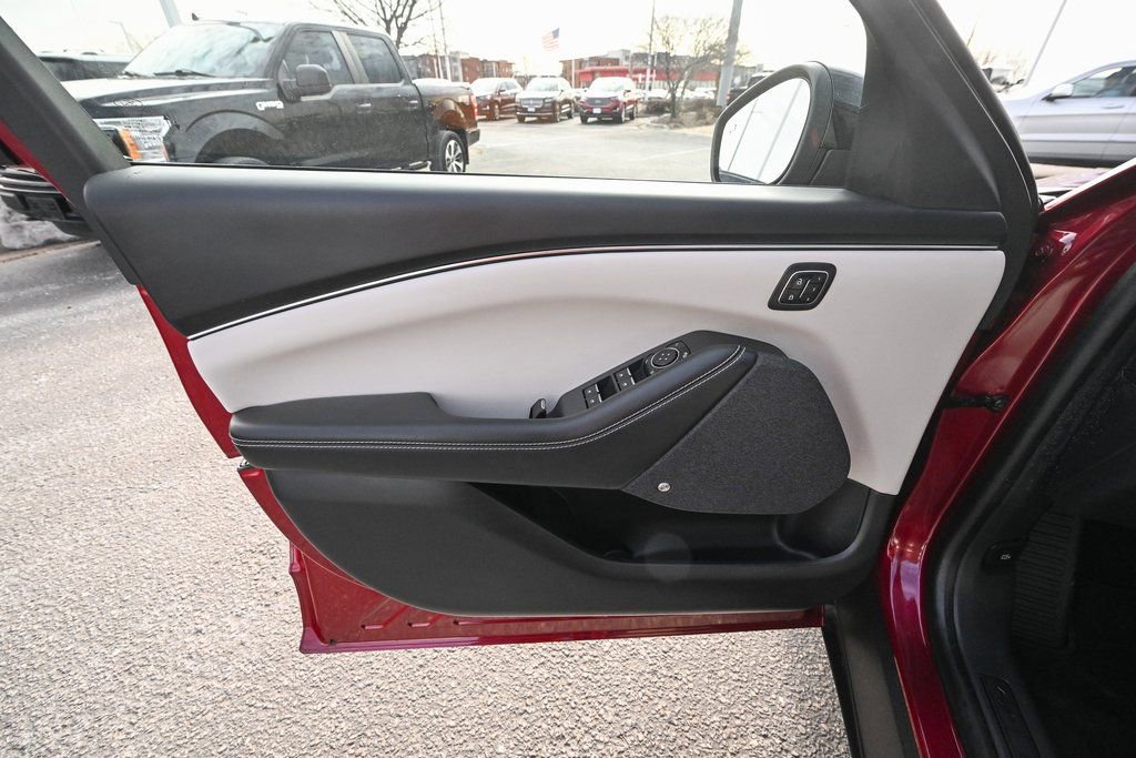 Certified 2025 Ford Mustang Mach-E Premium image 20