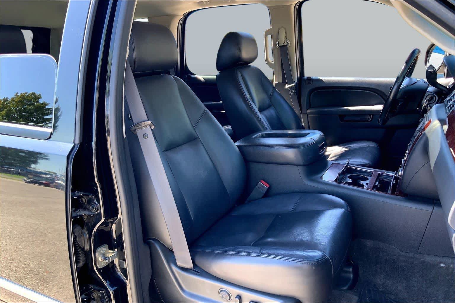 Used 2011 Chevrolet Tahoe LTZ AWD/4WD image 8