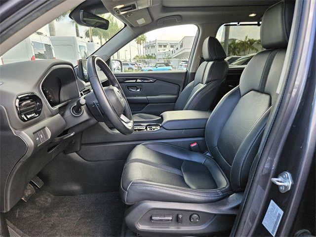 Used 2023 Honda Pilot Touring image 3
