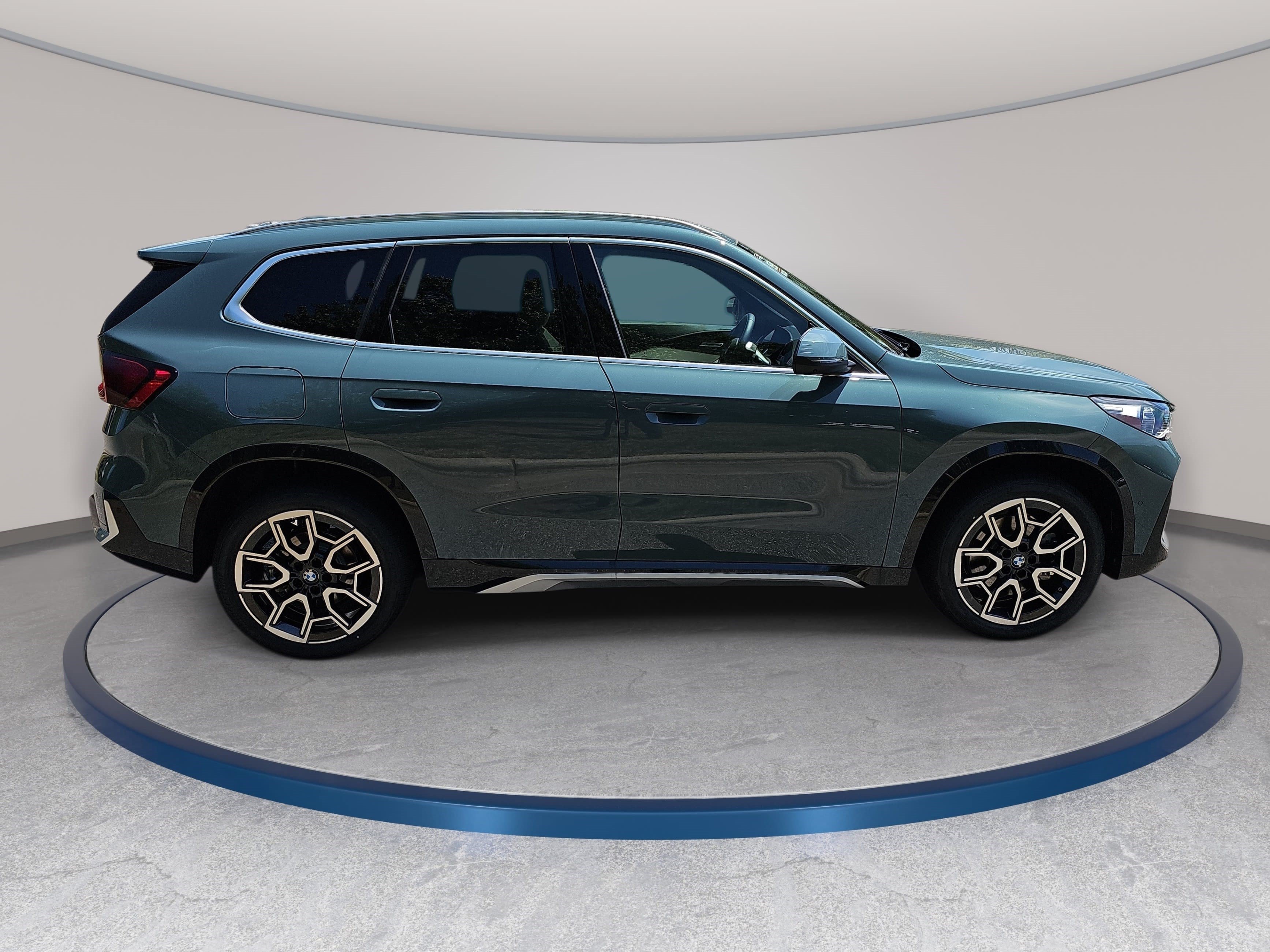 New 2026 BMW X1 xDrive28i w/ Technology Package AWD/4WD image 4