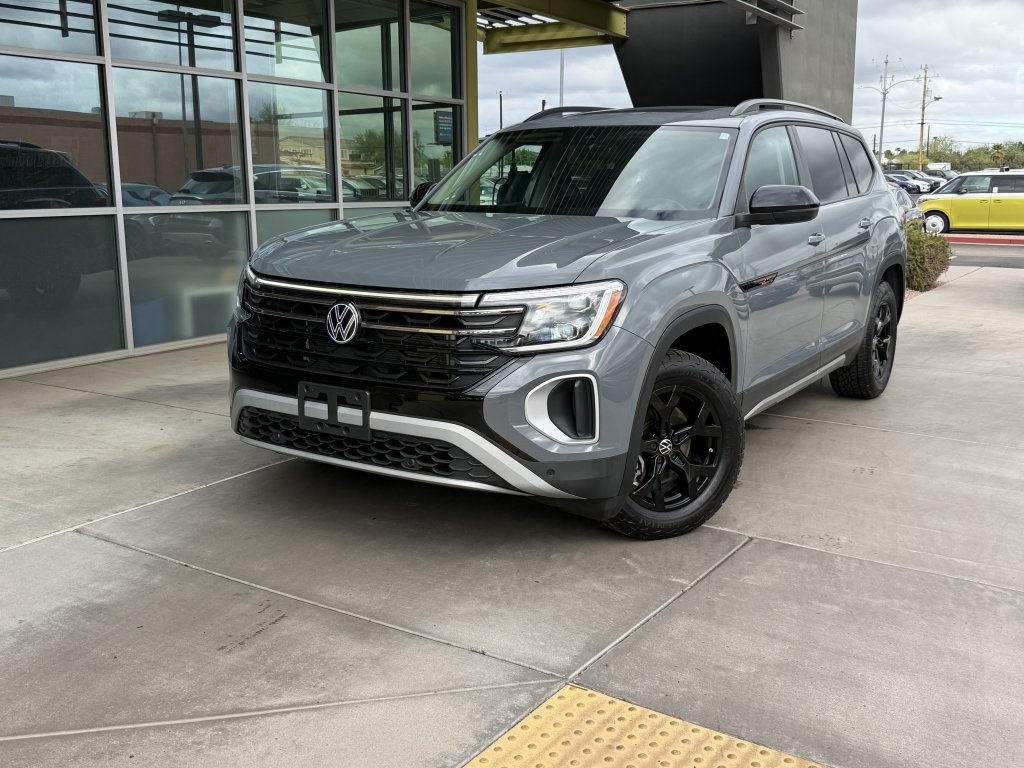 Used 2024 Volkswagen Atlas Peak Edition SE AWD/4WD image 2