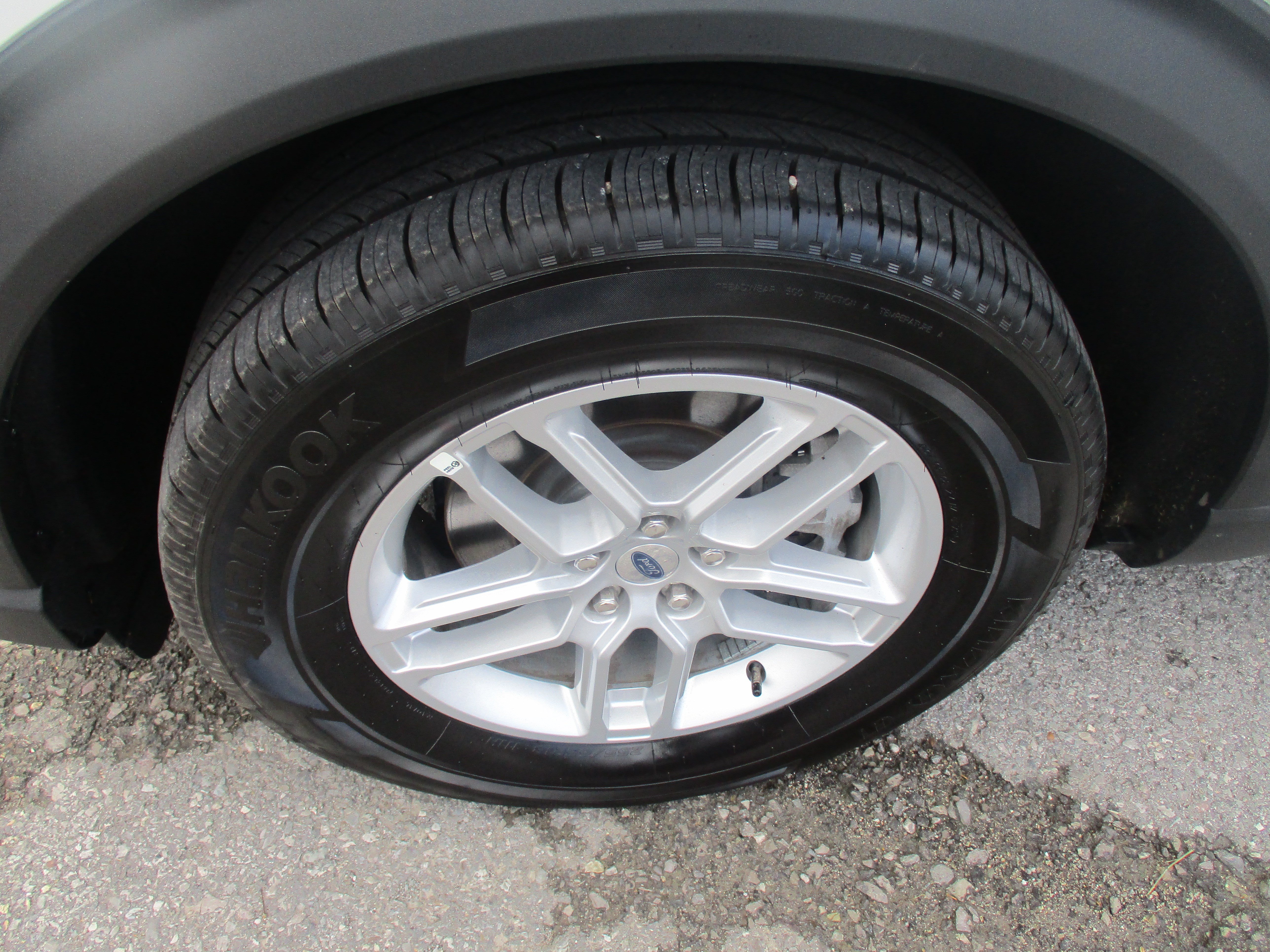 Used 2025 Ford Explorer Active AWD/4WD image 10