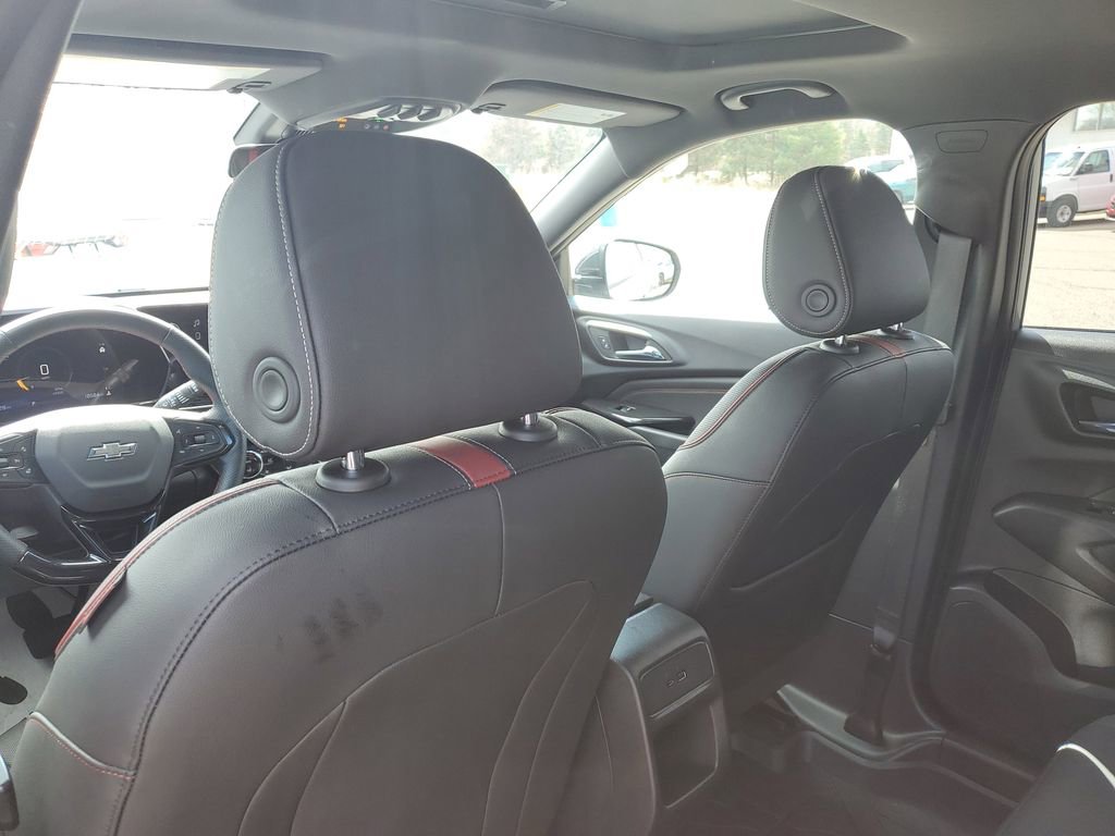 Used 2024 Chevrolet Trax RS w/ Sunroof Package image 34