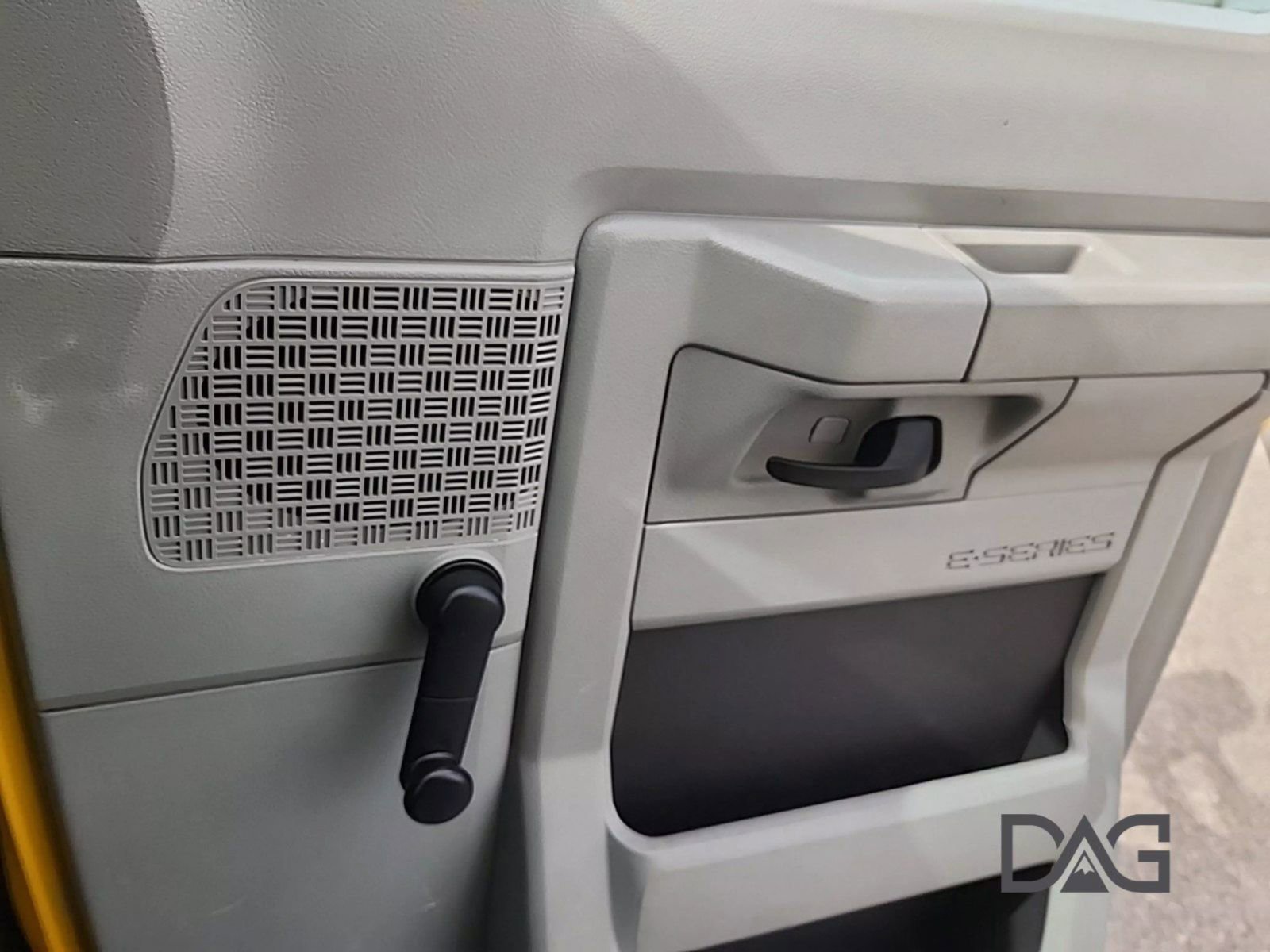 Used 2015 Ford E-350 and Econoline 350 Super Duty image 24