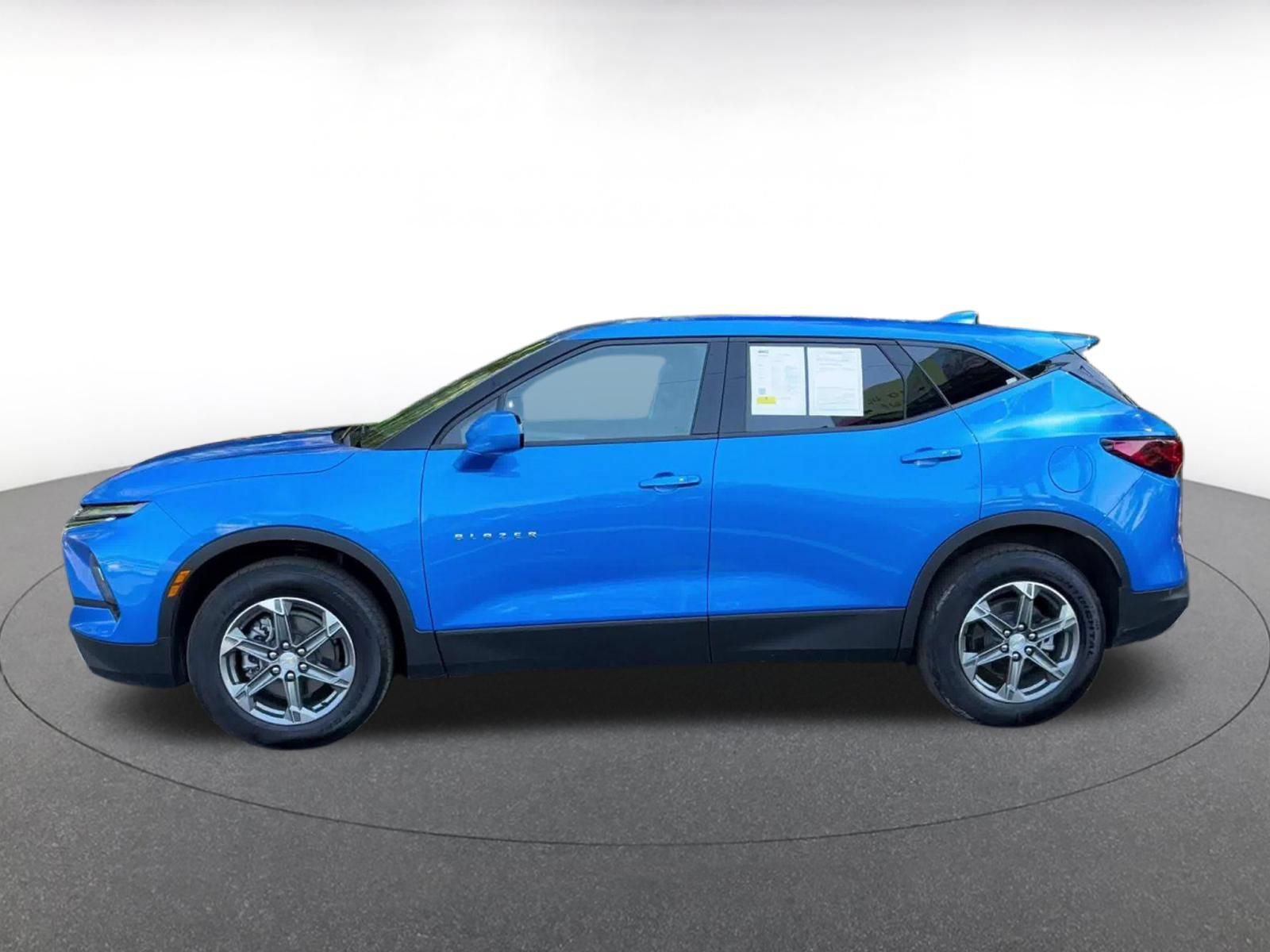 Used 2025 Chevrolet Blazer LT FWD image 7