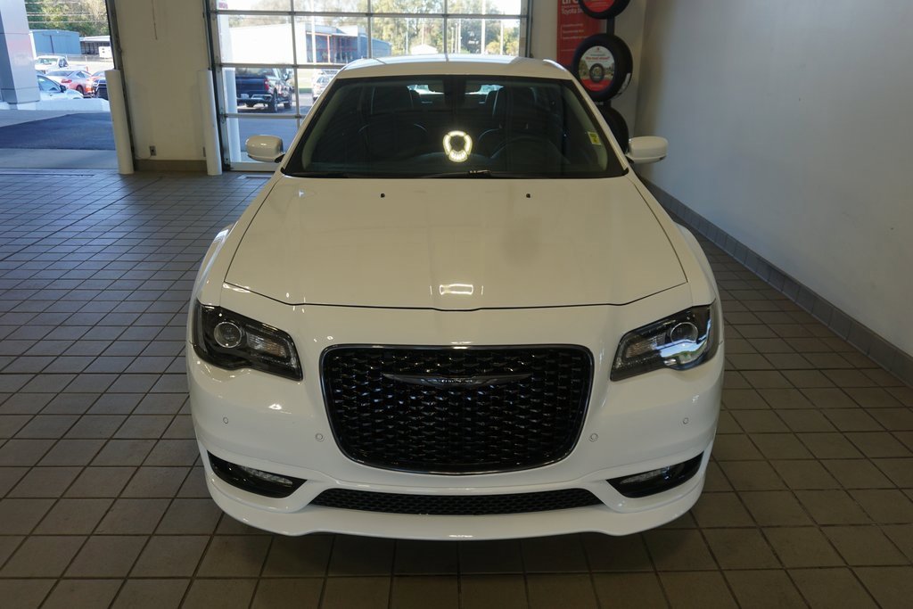 Used 2023 Chrysler 300 Touring L image 14