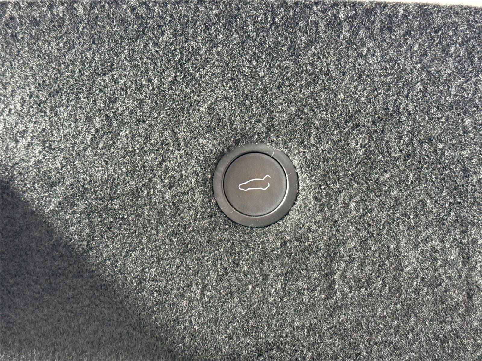 Used 2022 Tesla Model S image 36