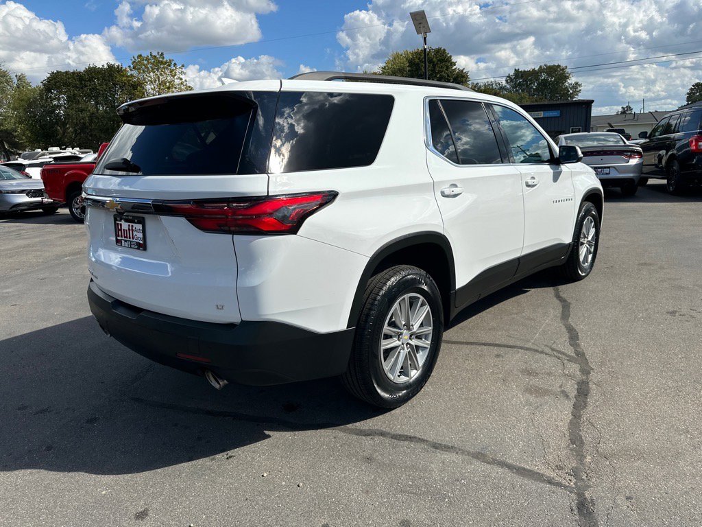 Used 2022 Chevrolet Traverse LT image 3