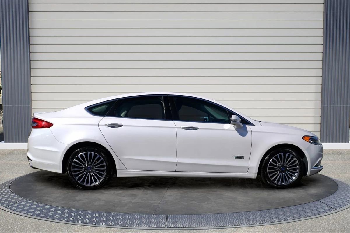 Used 2017 Ford Fusion Energi Titanium FWD image 8