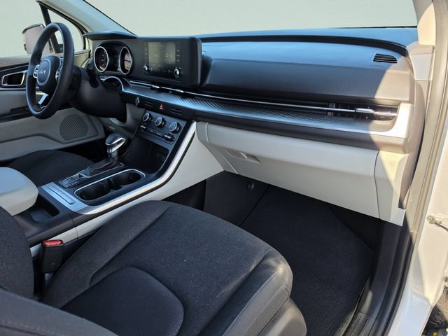 Used 2023 Kia Carnival LX FWD image 21