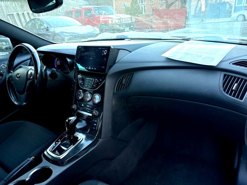 Used 2014 Hyundai Genesis 2.0T image 21