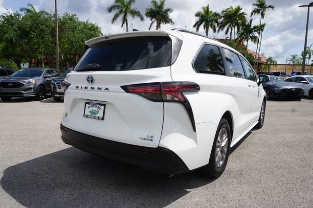 Used 2022 Toyota Sienna LE FWD image 7