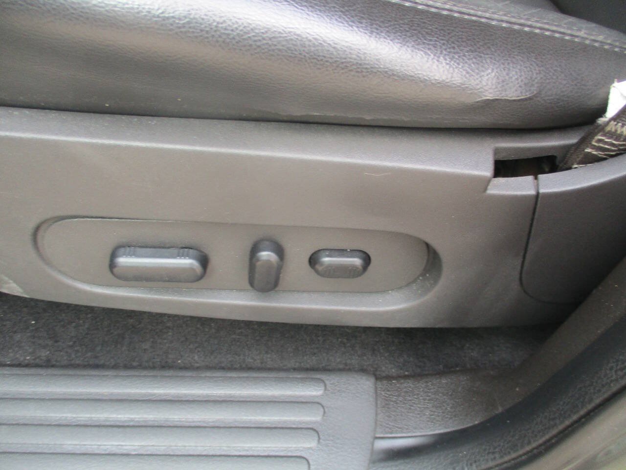 Used 2010 Ford Explorer XLT AWD/4WD image 18