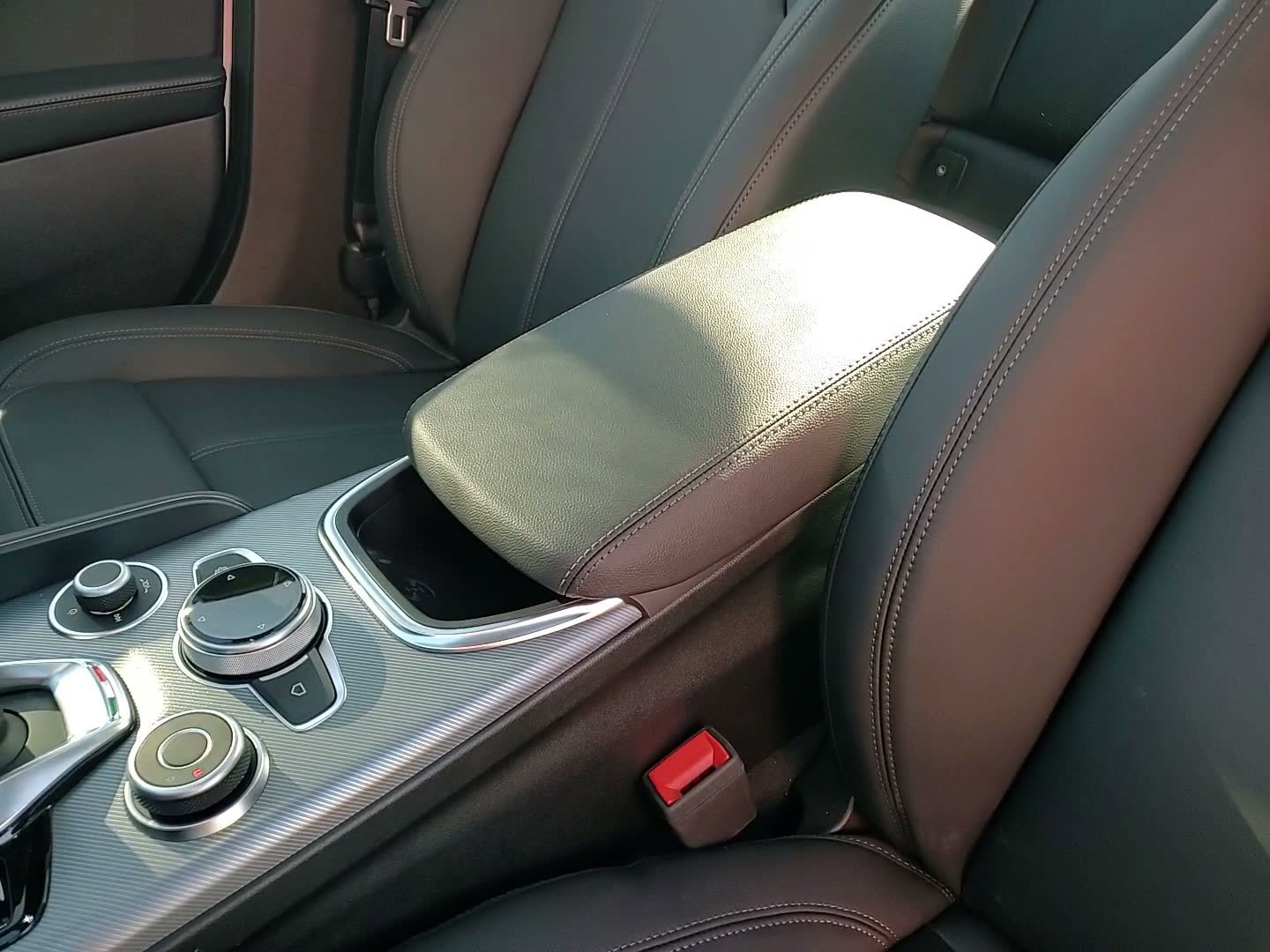 New 2025 Alfa Romeo Giulia AWD image 33