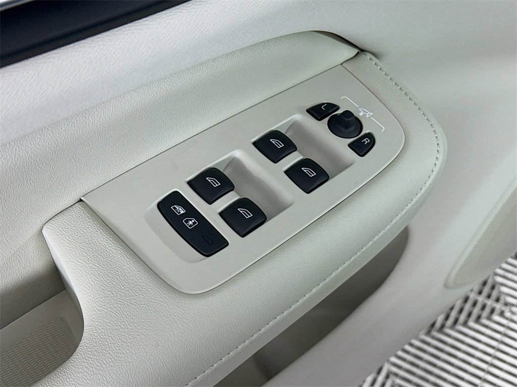 Used 2024 Volvo S60 T8 Ultimate w/ Climate Package image 17