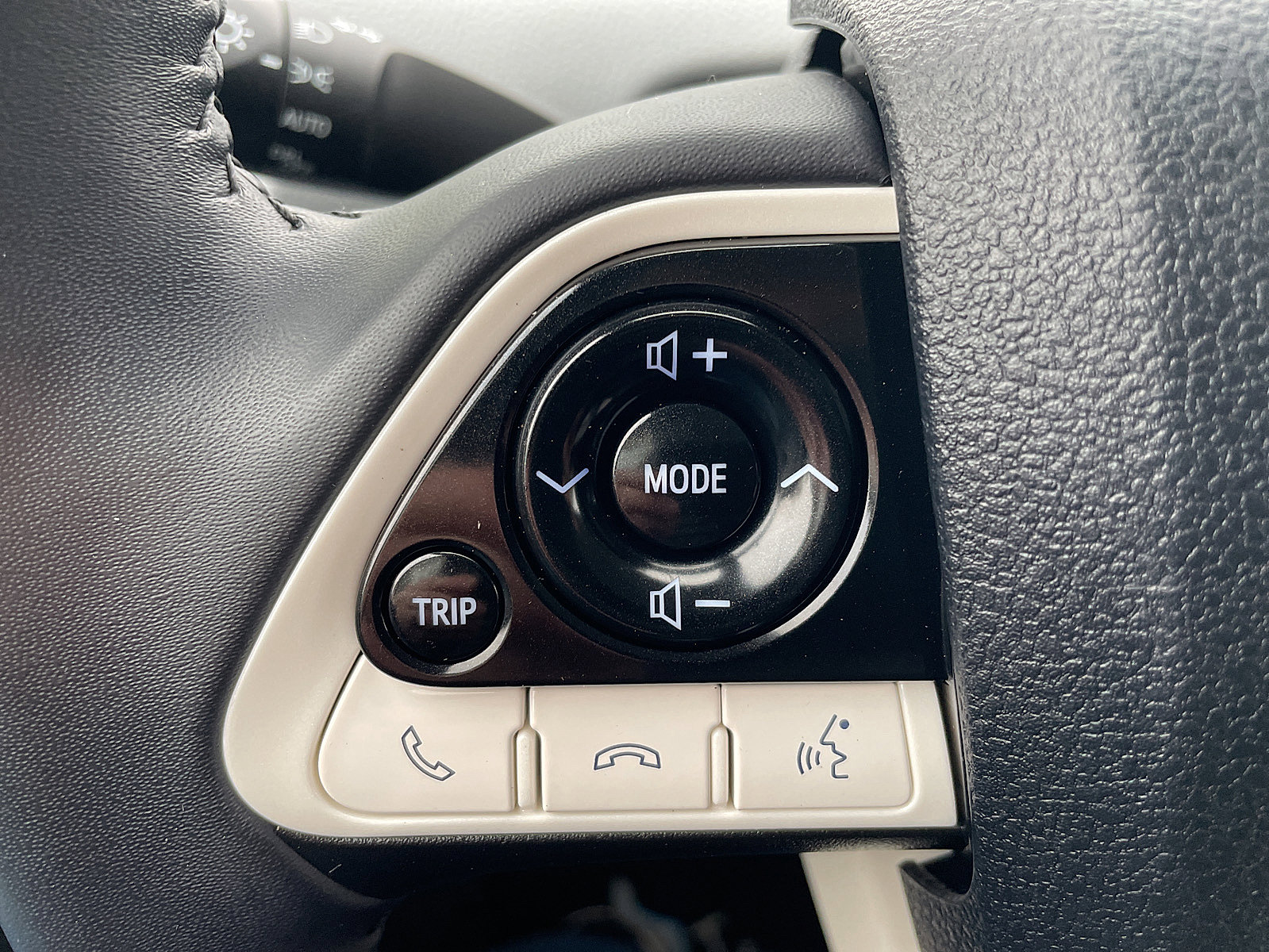 Used 2017 Toyota Prius Prime Premium image 42