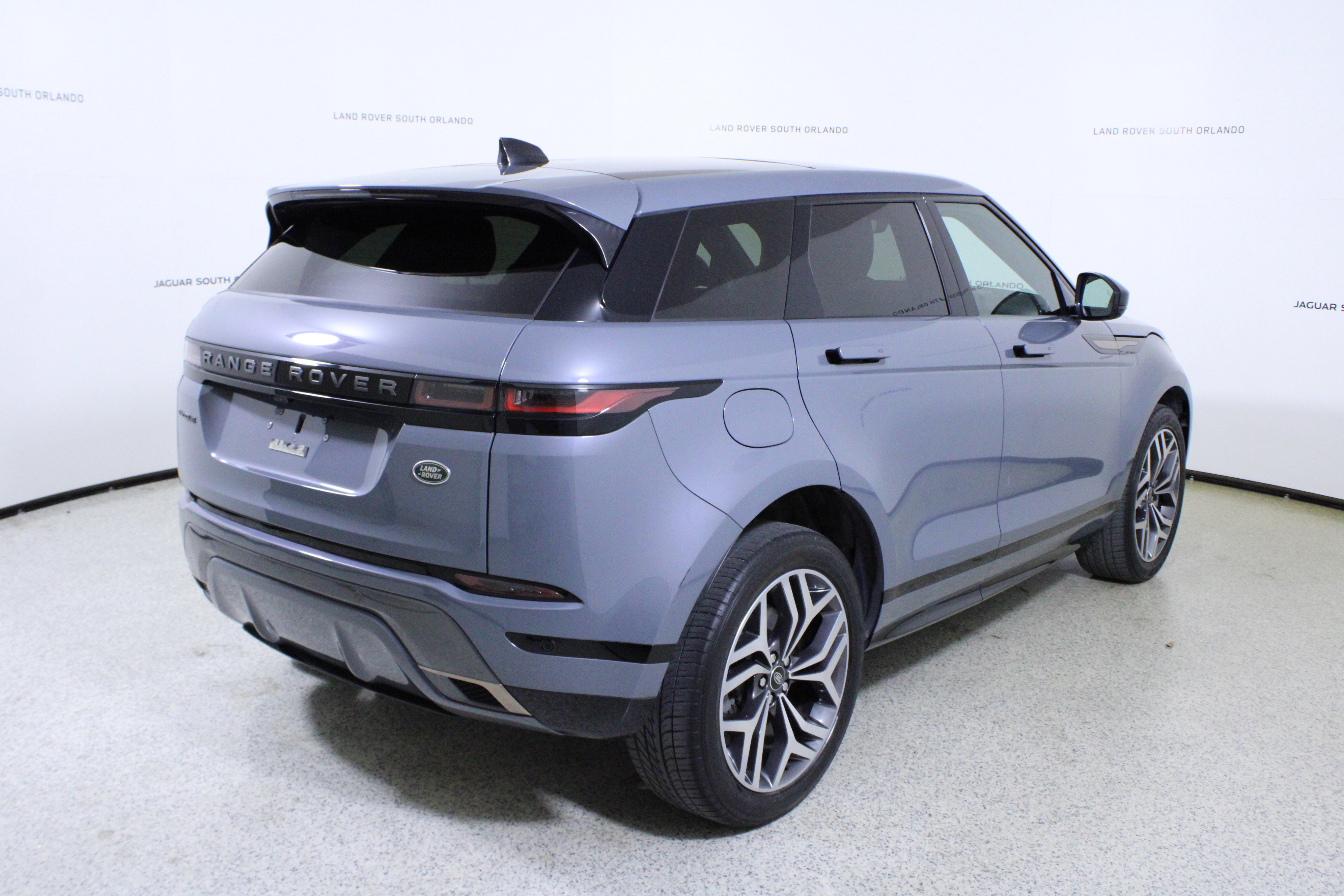 Used 2023 Land Rover Range Rover Evoque R-Dynamic SE image 7