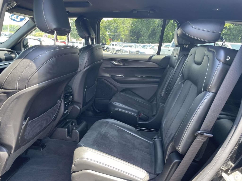 Used 2023 Jeep Grand Cherokee L Laredo AWD/4WD image 20