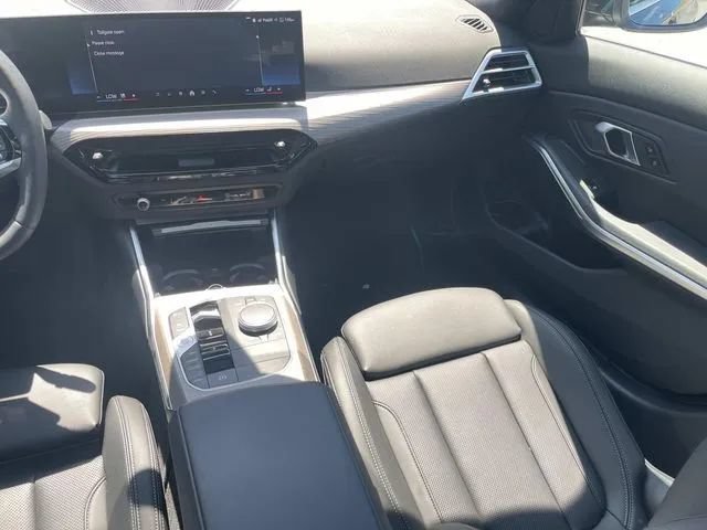 Used 2025 BMW 330i xDrive Sedan AWD/4WD image 16