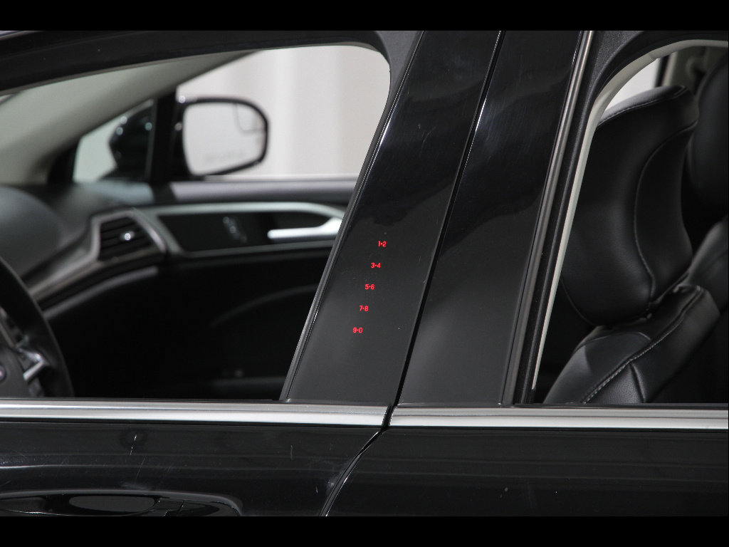 Used 2017 Ford Fusion SE w/ Fusion SE Technology Package FWD image 4