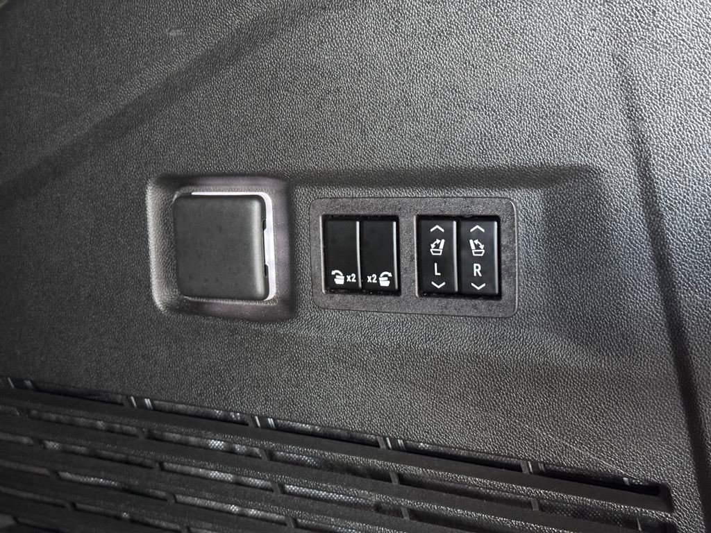 Certified 2023 GMC Yukon Denali Ultimate image 11
