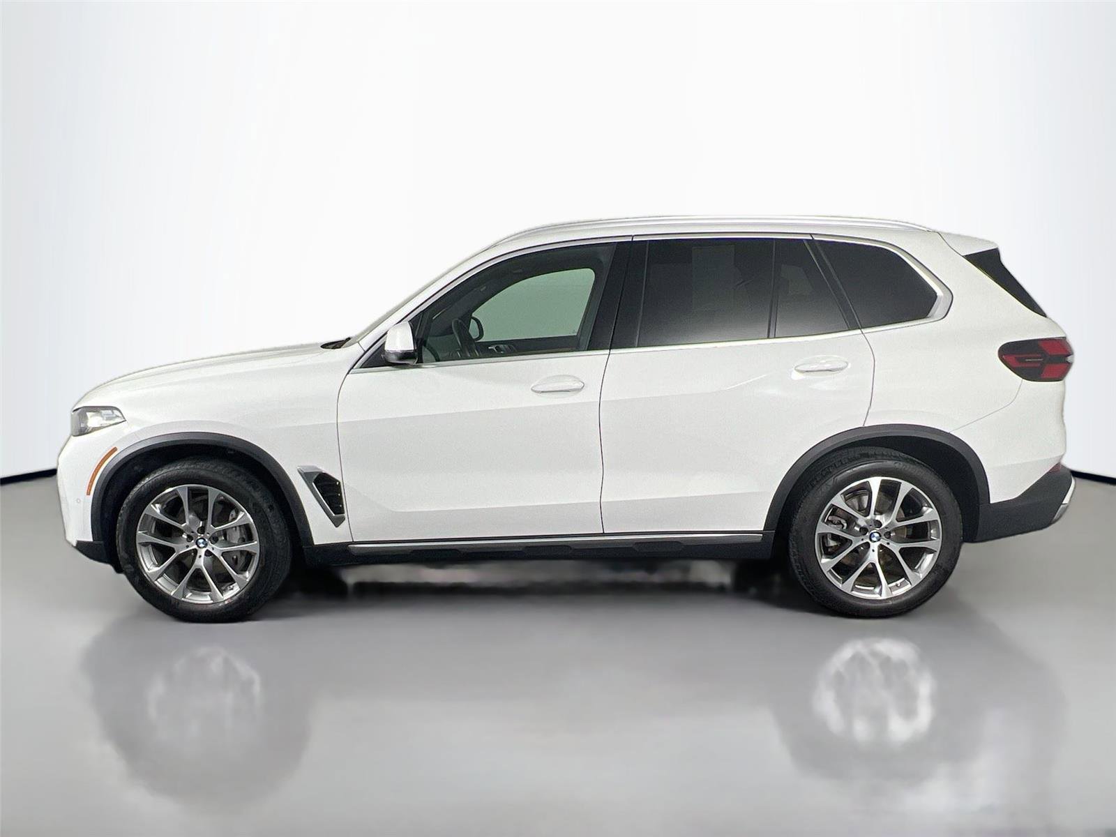 Certified 2024 BMW X5 xDrive40i image 3