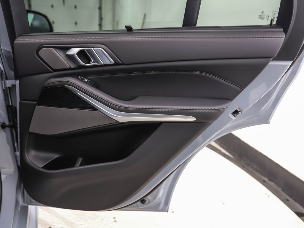 New 2026 BMW X5 xDrive50e w/ Executive Package image 25