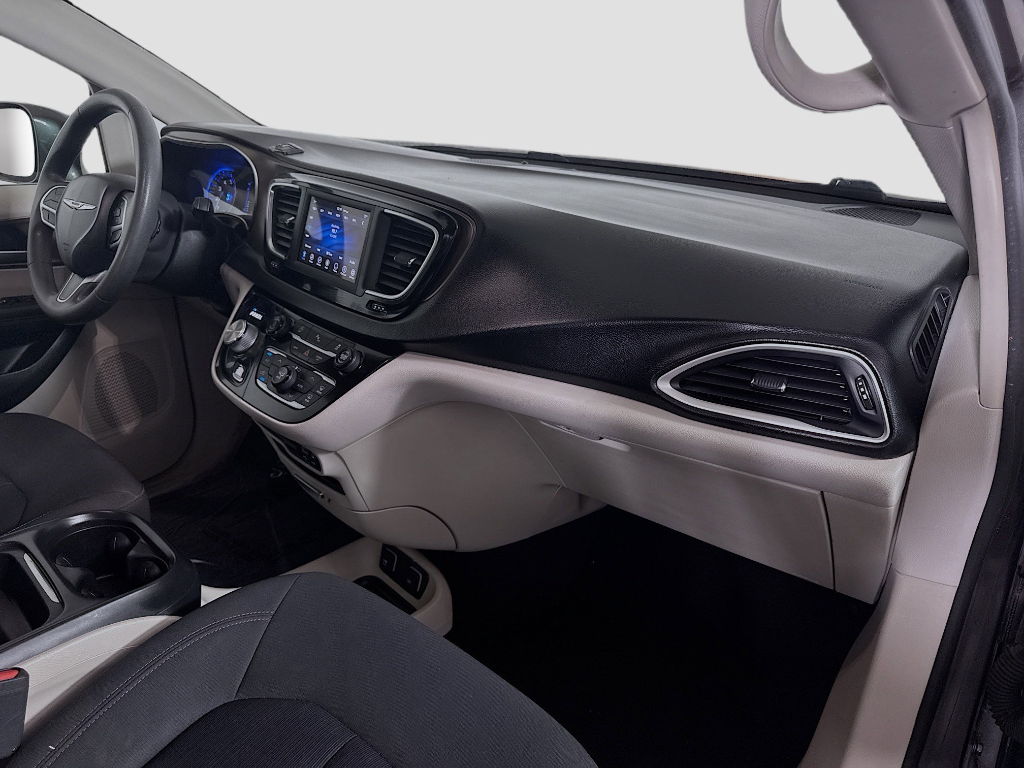 Used 2018 Chrysler Pacifica Touring Plus w/ Tire & Wheel Group image 30