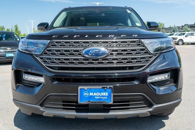 Used 2023 Ford Explorer XLT w/ Equipment Group 202A AWD/4WD image 3