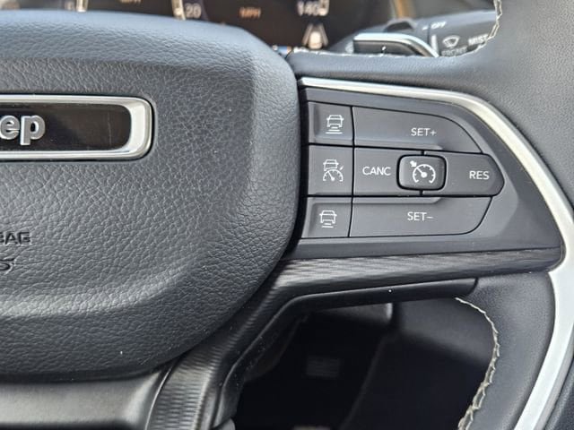 Used 2024 Jeep Grand Cherokee Laredo RWD image 29