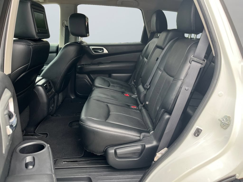 Used 2015 Nissan Pathfinder Platinum w/ Family Entertainment Package FWD image 13
