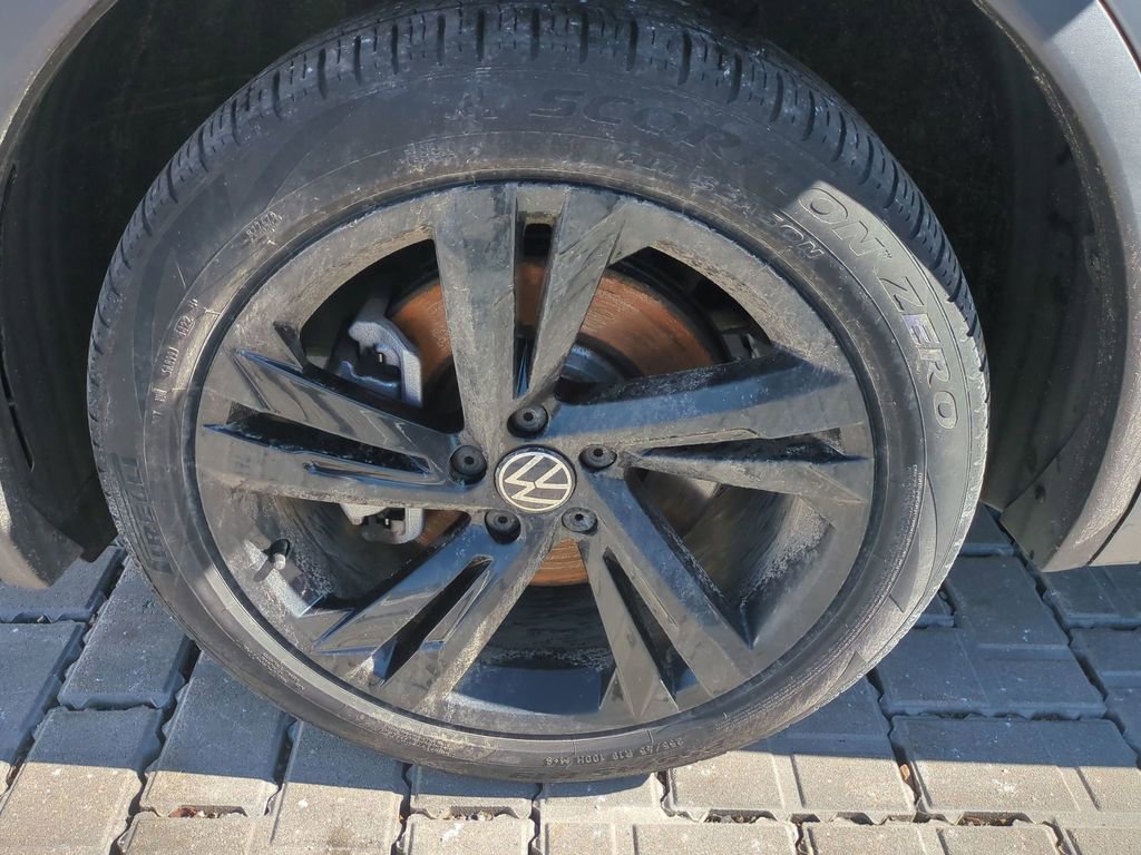 Used 2023 Volkswagen Tiguan SE R-Line image 10