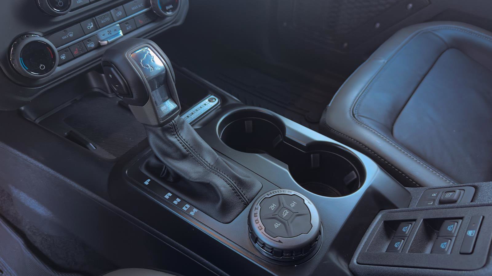 Used 2025 Ford Bronco Outer Banks image 15