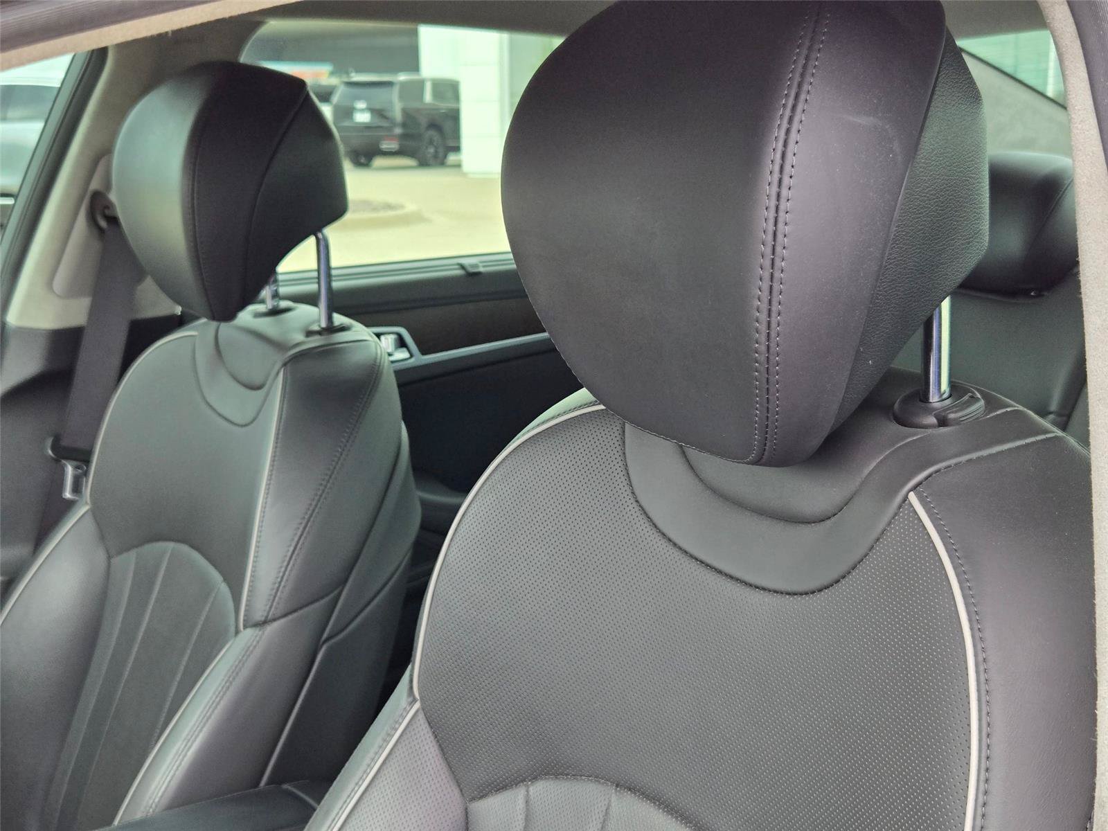 Used 2018 Genesis G80 5.0 Ultimate RWD image 12