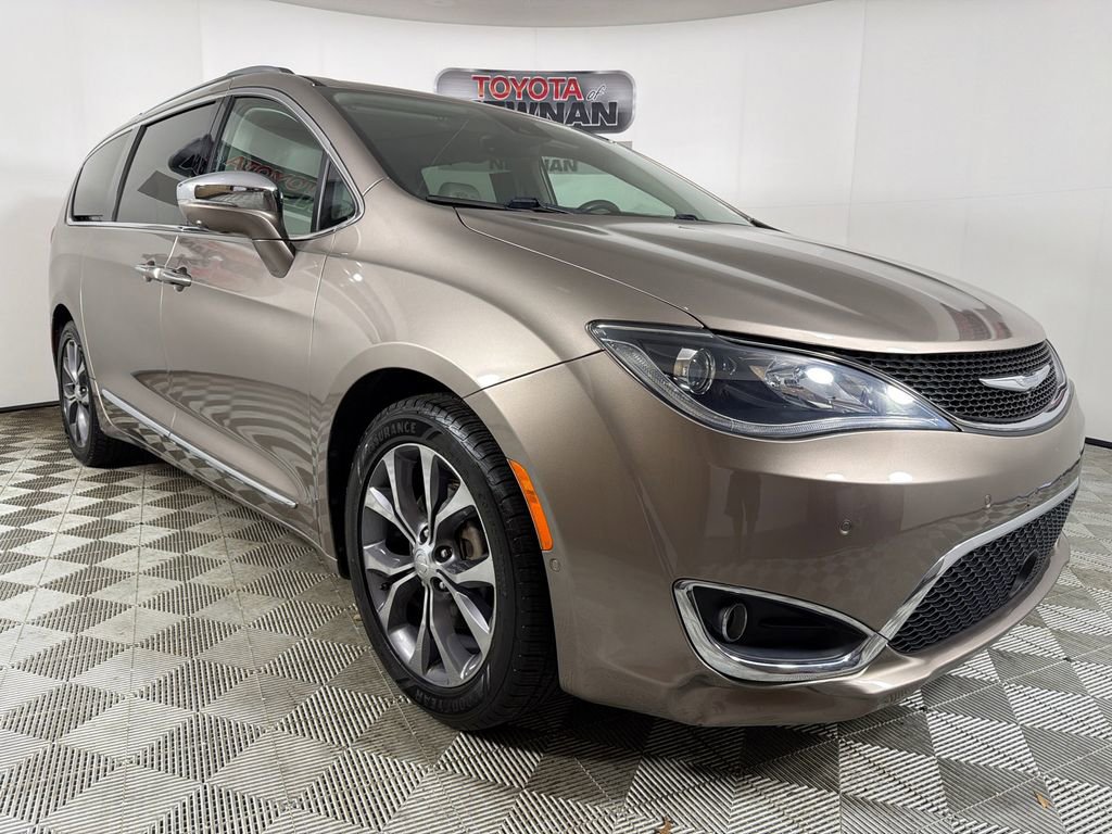 Used 2018 Chrysler Pacifica Limited w/ Tire & Wheel Group