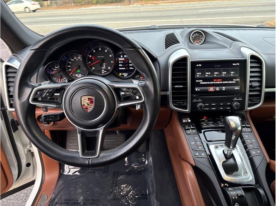 Used 2017 Porsche Cayenne Platinum Edition image 15