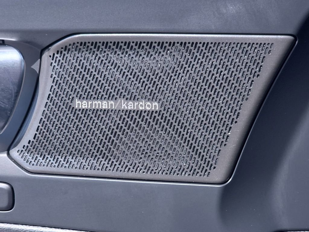 Used 2023 Volvo C40 P8 Recharge Ultimate image 31