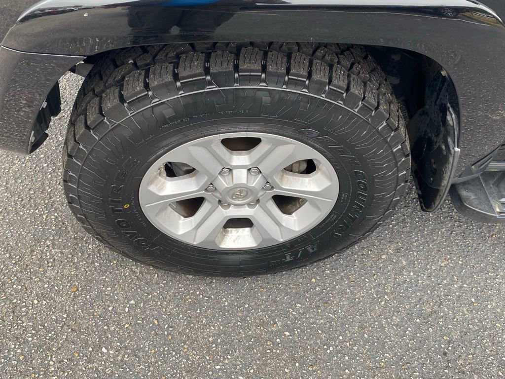 Used 2020 Toyota 4Runner SR5 AWD/4WD image 18