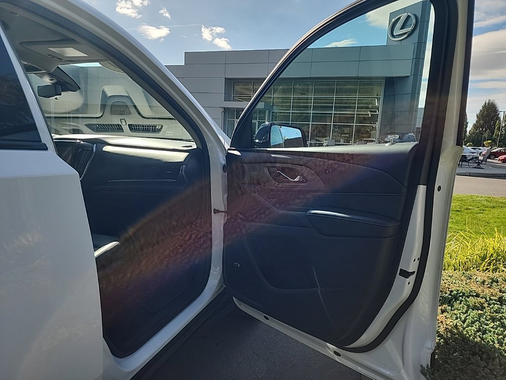 Used 2019 Chevrolet Traverse Premier w/ Redline Edition AWD/4WD image 19