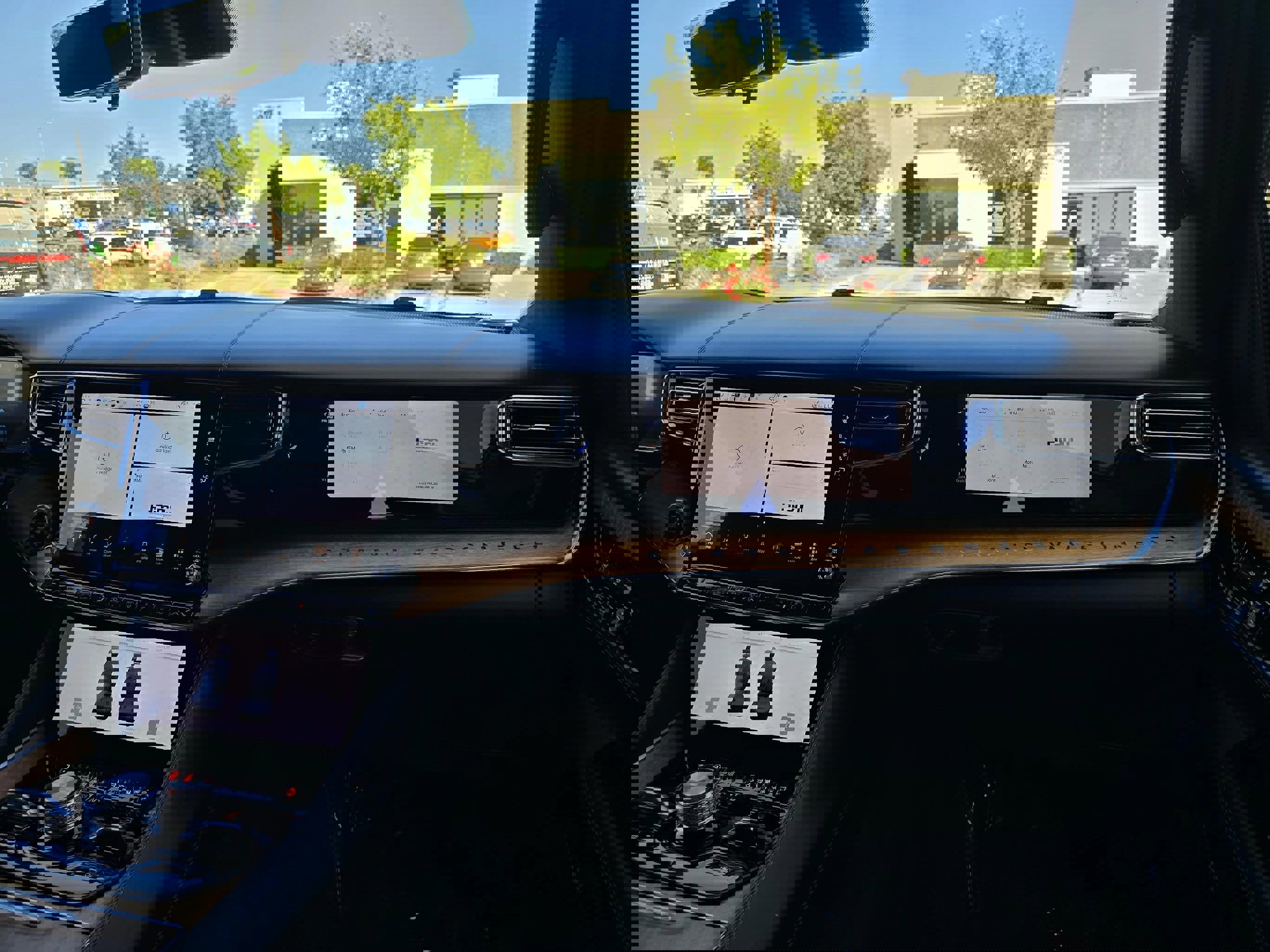 Used 2024 Jeep Grand Wagoneer L Series III image 40