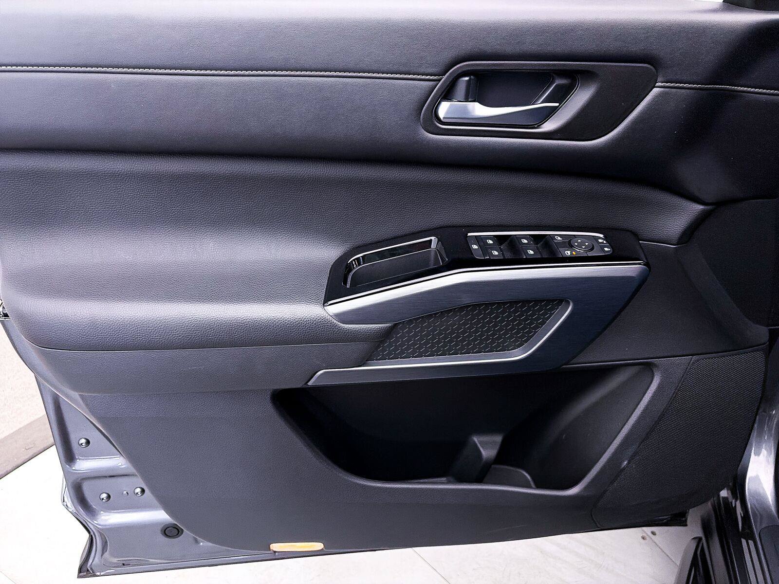 Used 2022 Nissan Pathfinder SL w/ SL Premium Package FWD image 17