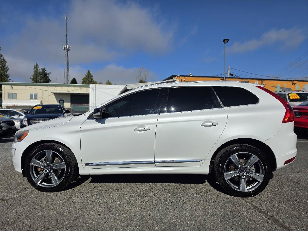 Used 2017 Volvo XC60 T6 Dynamic w/ Preferred Option Package AWD/4WD image 9