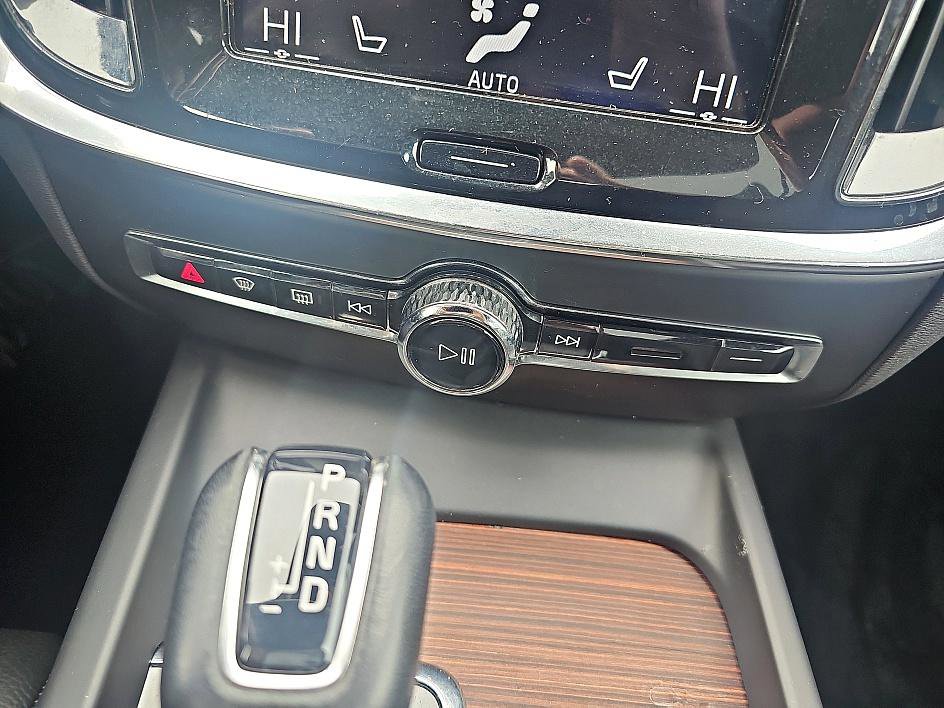 Used 2020 Volvo S60 T6 Inscription image 28