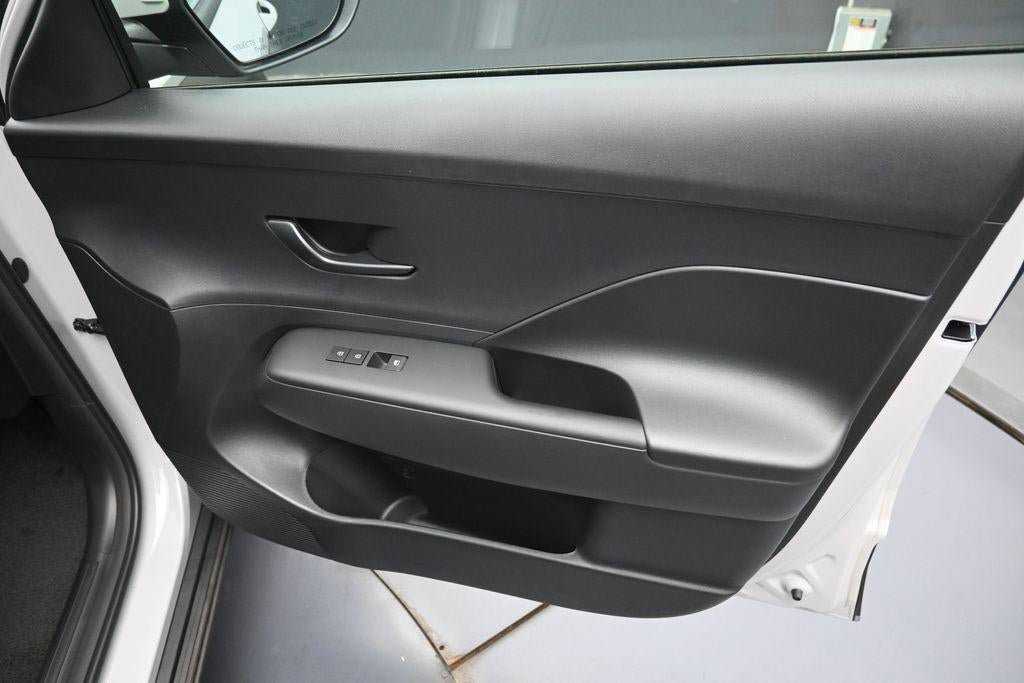New 2027 Hyundai Kona SE FWD image 31
