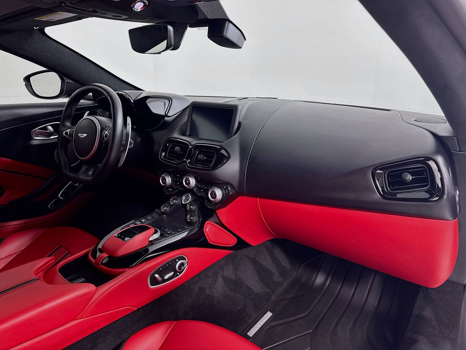 Used 2023 Aston Martin V8 Vantage Roadster image 22