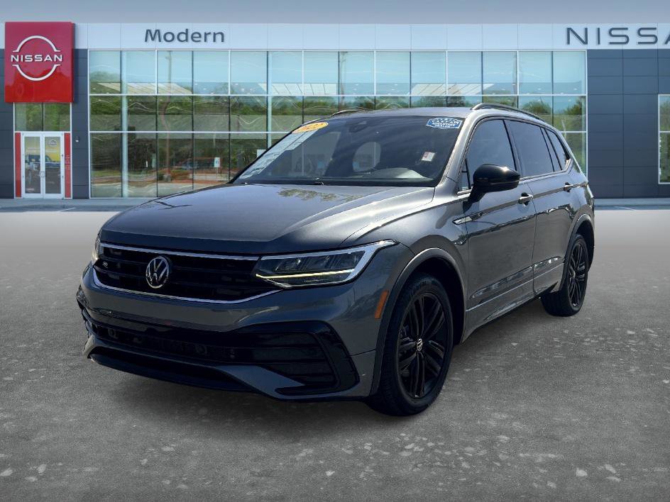 Used 2022 Volkswagen Tiguan SE R-Line image 1