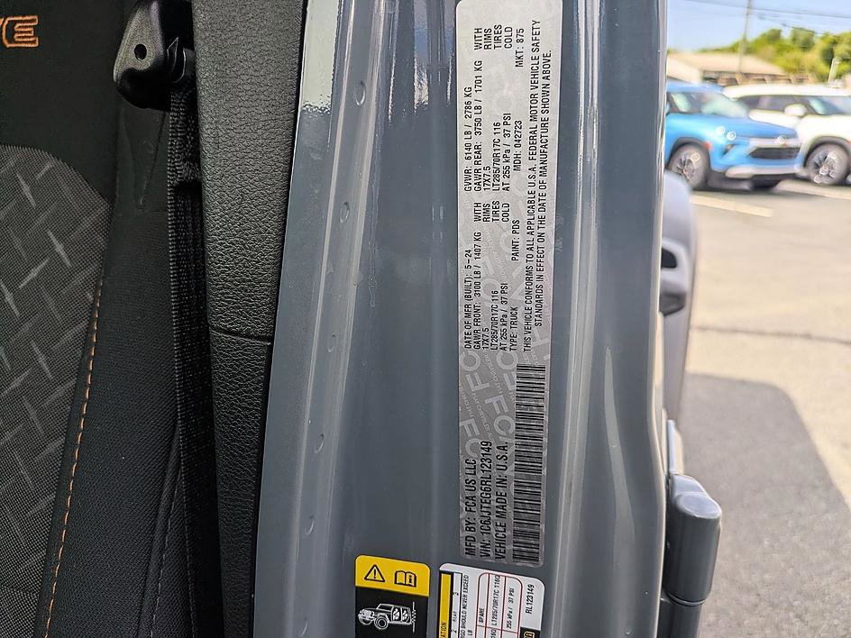 Used 2024 Jeep Gladiator Mojave w/ Safety Group image 38