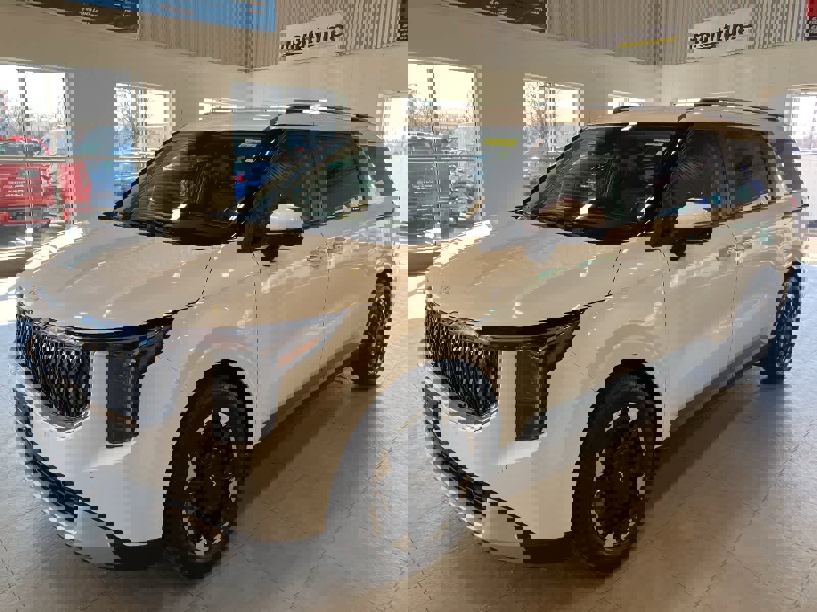 Used 2025 Kia Carnival EX image 1