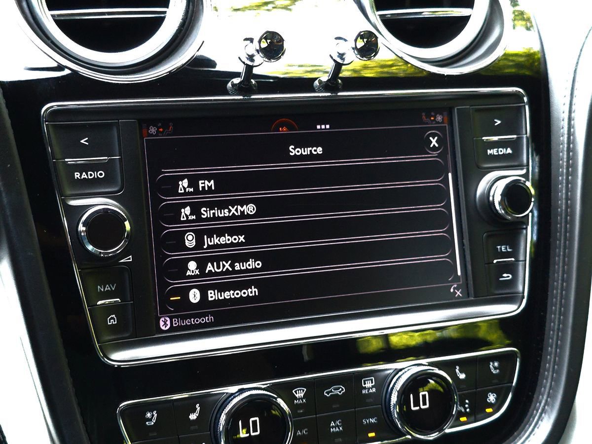 Used 2020 Bentley Bentayga Design Series image 57